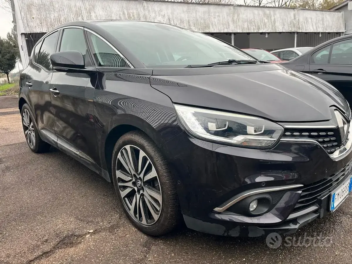 Usata Renault Scénic III Initiale Paris 160 CV (117 kW) 2017 Viola Monovolume