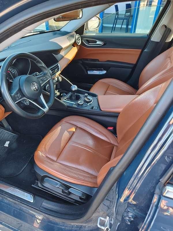 Usata Alfa Romeo Giulia Super 150 CV (110 kW) 2017 Blu/azzurro Berlina