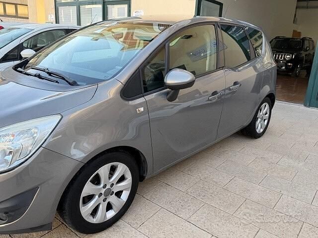 Usata Opel Meriva Cosmo 95 CV (69 kW) 2013 Marrone Monovolume