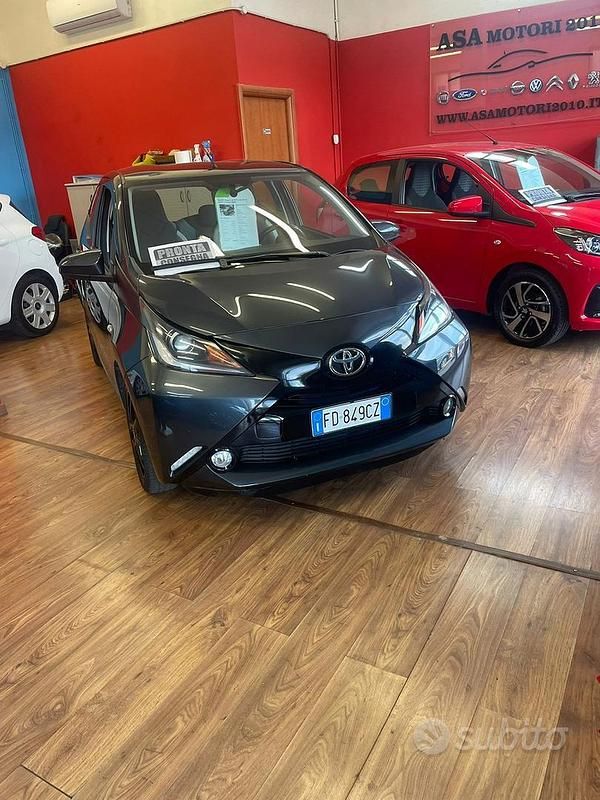 Usata Toyota Aygo 69 CV (50 kW) 2016 Grigio Utilitaria