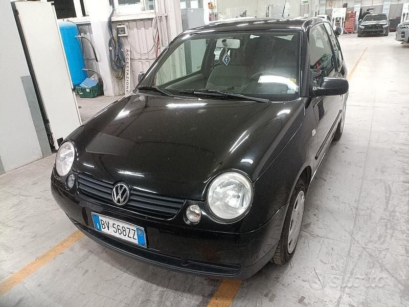 Usado VW Lupo 60 CV (44 kW) 2001 Negro Utilitario