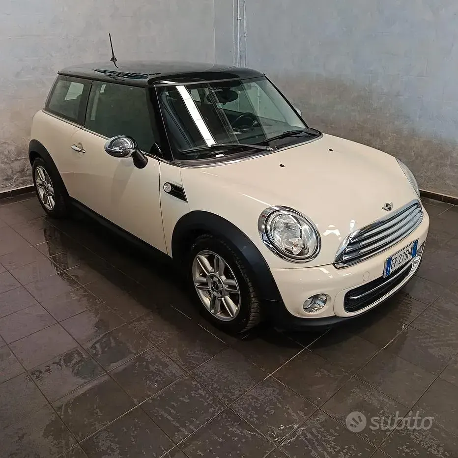 Usata Mini Cooper D Hype 112 CV (82 kW) 2013 Beige Utilitaria