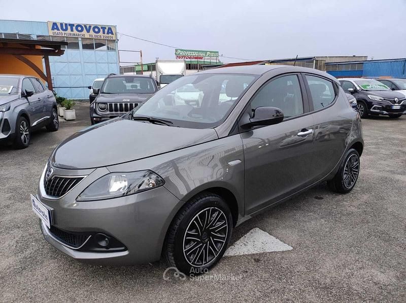 Usata Lancia Ypsilon Gold 69 CV (50 kW) 2023 Gray Utilitaria