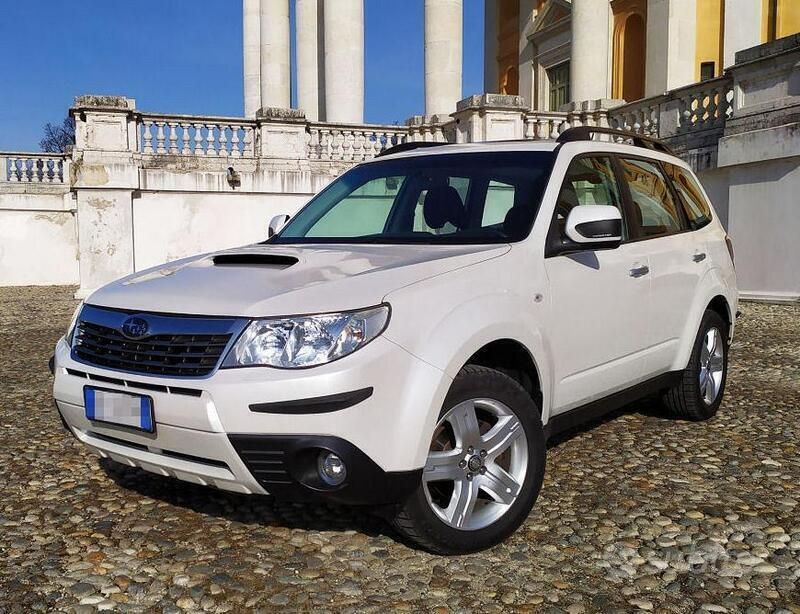 Bianco Usata 2011 Subaru Forester SUV | 6900 € (Buon prezzo) - Immagine 1/4
