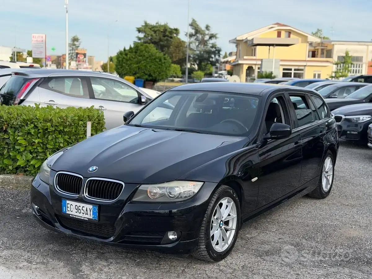 Usata BMW 318 143 CV (105 kW) 2010 Nero Berlina