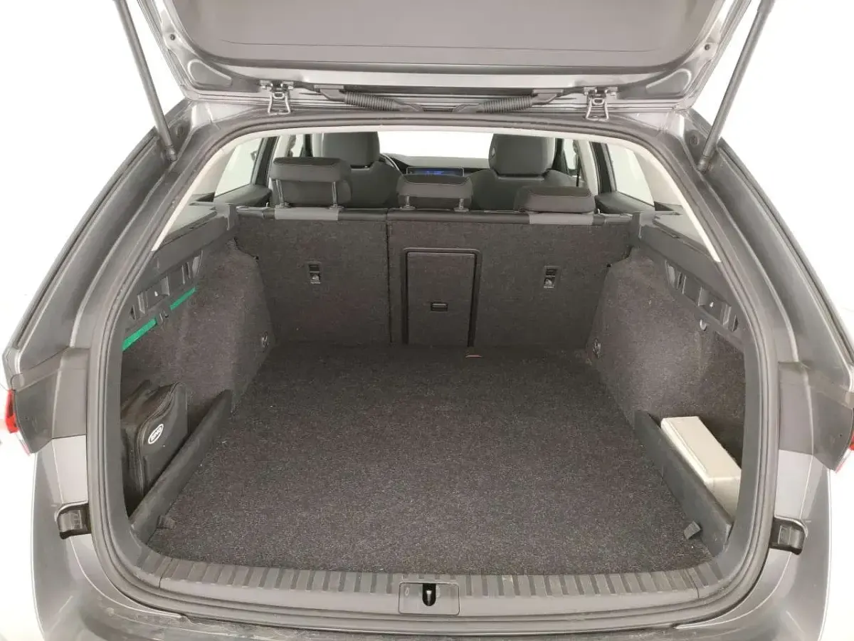 Usata Skoda Octavia G-TEC Executive 131 CV (96 kW) 2022 Asteroid grey Station wagon