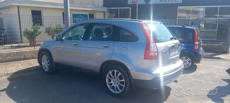 Grigio Usata 2009 Honda CR-V SUV | 5900 € (Buon prezzo) - Immagine 1/4