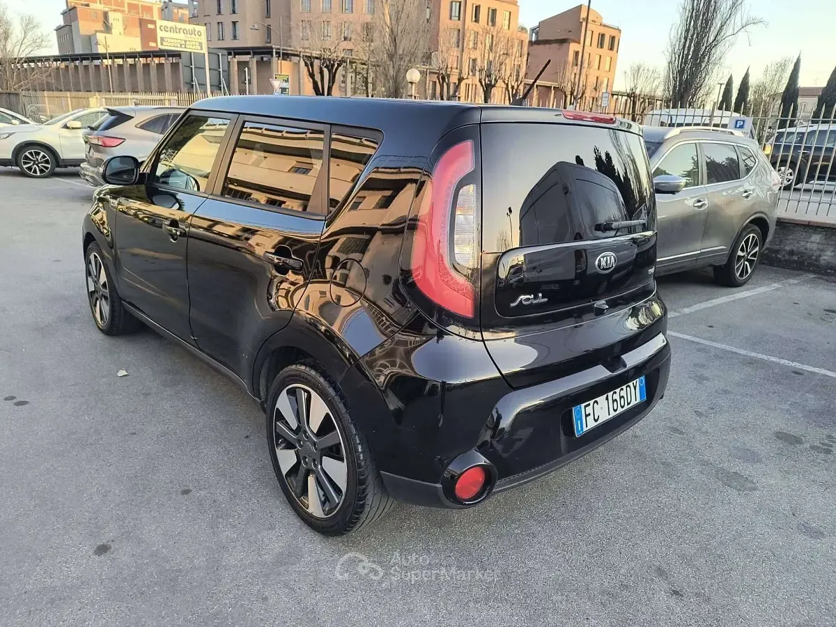 Usata Kia Soul 128 CV (94 kW) 2016 Nero SUV