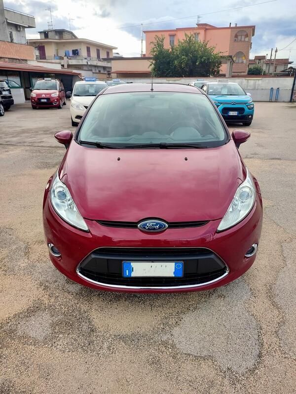 Usata Ford Fiesta Titanium 68 CV (50 kW) 2009 Rosso Utilitaria