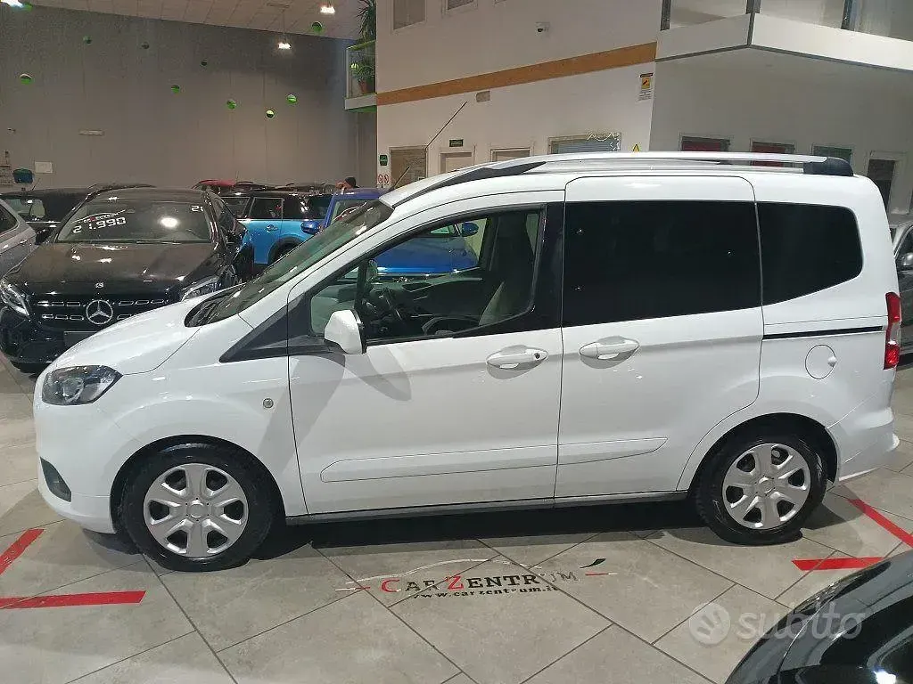 Usata Ford Tourneo Courier S 75 CV (55 kW) 2020 Bianco Monovolume