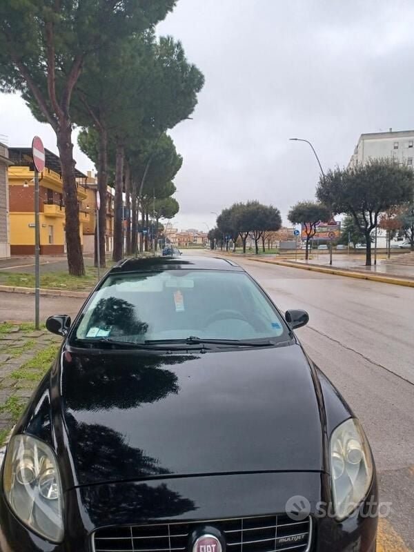 Nero Usata 2010 Fiat Croma Station wagon | 1500 € (Buon prezzo) - Immagine 1/4