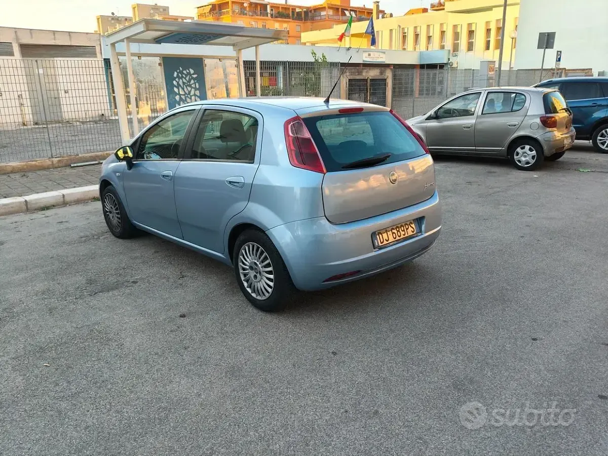 Usata Fiat Grande Punto 75 CV (55 kW) 2007 Grigio Utilitaria