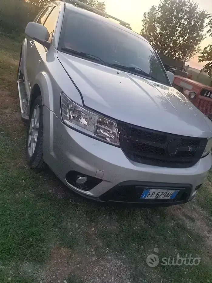 Usata Fiat Freemont 170 CV (125 kW) 2013 Grigio SUV