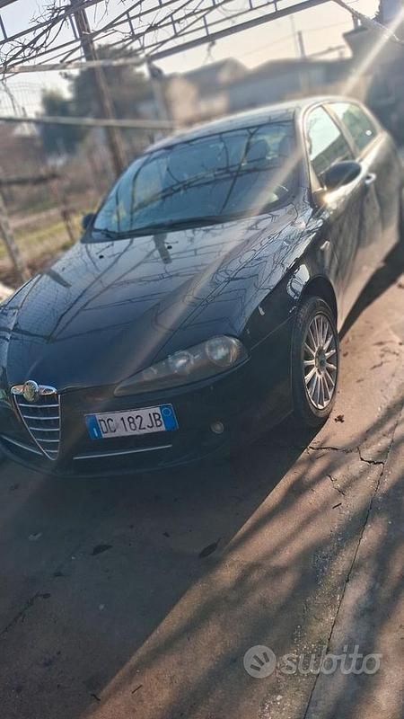 Nero Usata 2006 Alfa Romeo 147 Distinctive Due volumi | 1200 € (Super prezzo) - Immagine 1/4