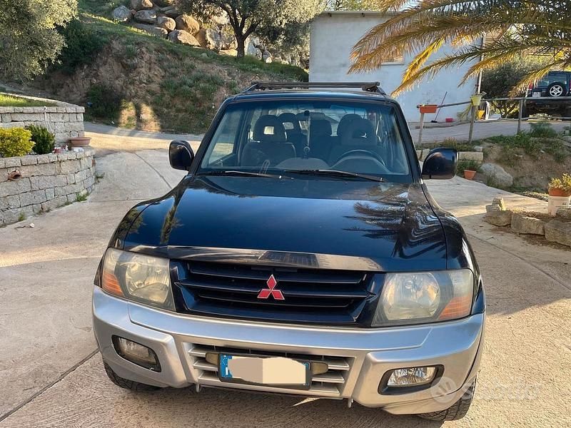 Usata Mitsubishi Pajero 160 CV (117 kW) 2005 Blu SUV