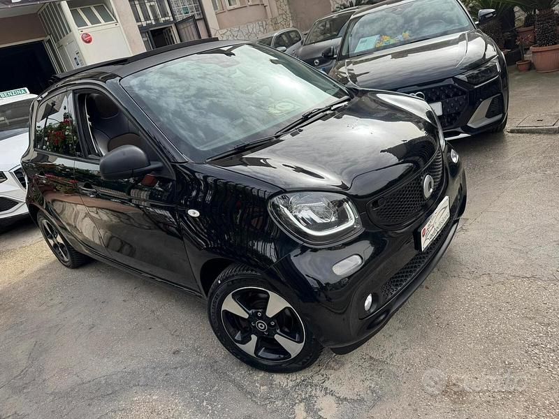 Begagnad Smart ForFour 71 HK (52 kW) 2019 Svart Halvkombi