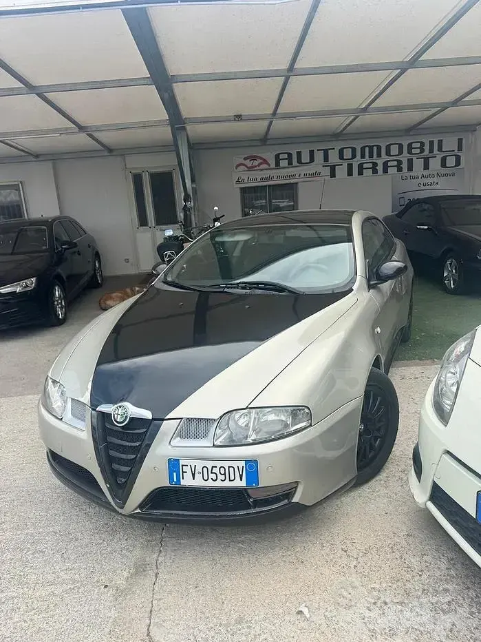 Usata Alfa Romeo GT Distinctive 150 CV (110 kW) 2005 Giallo Coupé