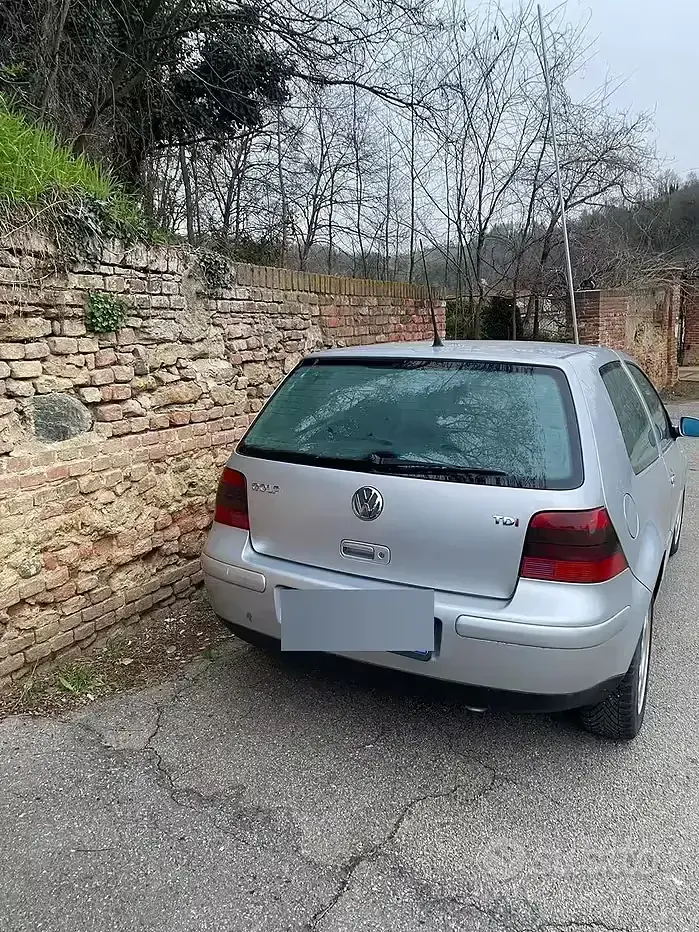 Usata VW Golf IV 110 CV (80 kW) 2002 Grigio Berlina