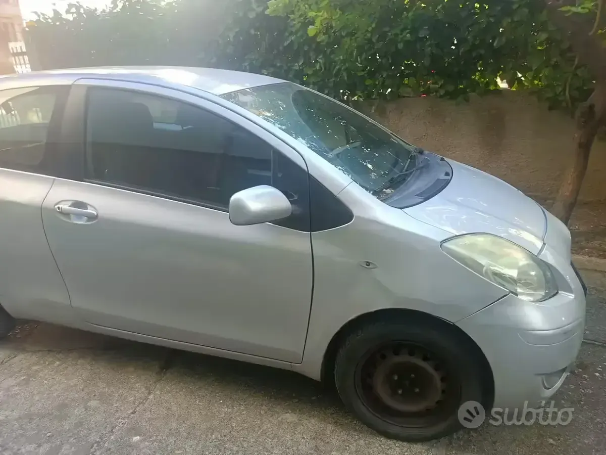 Usata Toyota Yaris 69 CV (50 kW) 2009 Utilitaria