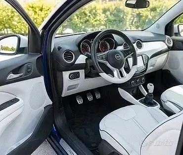 Usata Opel Adam 101 CV (74 kW) 2013 Bluazzurro Utilitaria