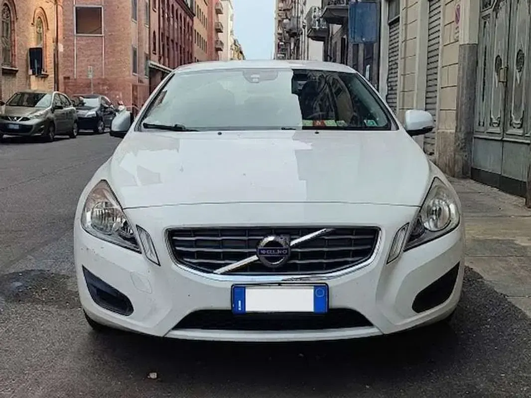 Usata Volvo S60 Kinetic 115 CV (84 kW) 2012 Bianco Berlina