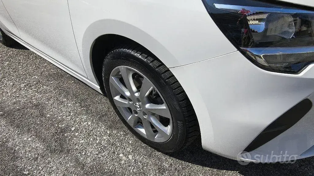 Usata Opel Corsa Edition 75 CV (55 kW) 2022 Bianco pastello Utilitaria