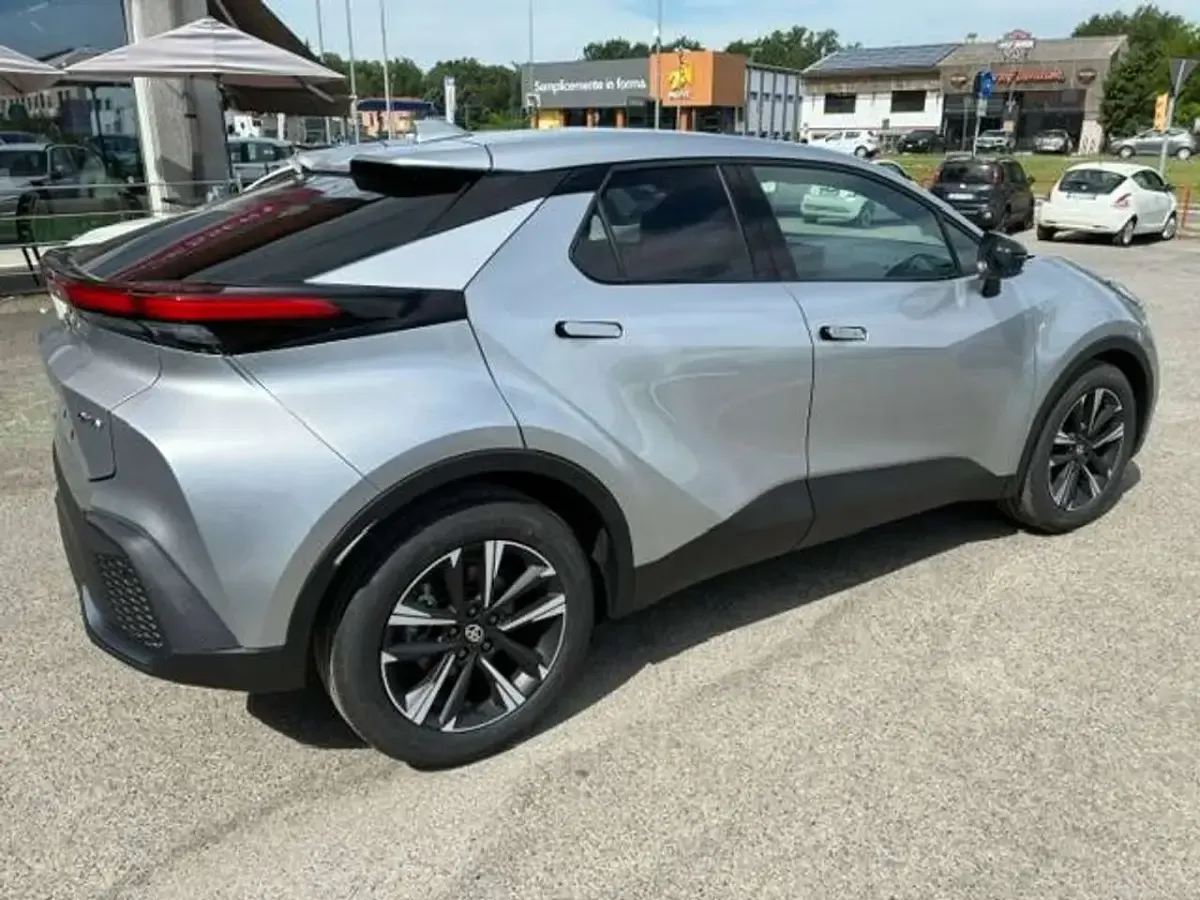 Nuova Toyota C-HR Trend 98 CV (72 kW) 2026 Argento metallizzato SUV