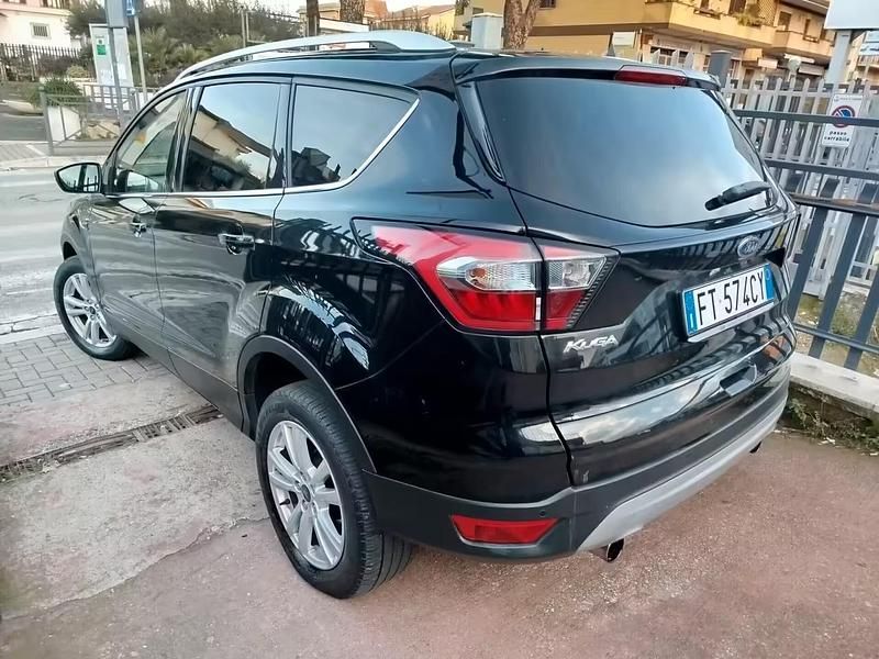 Usata Ford Kuga 119 CV (87 kW) 2018 Nero SUV