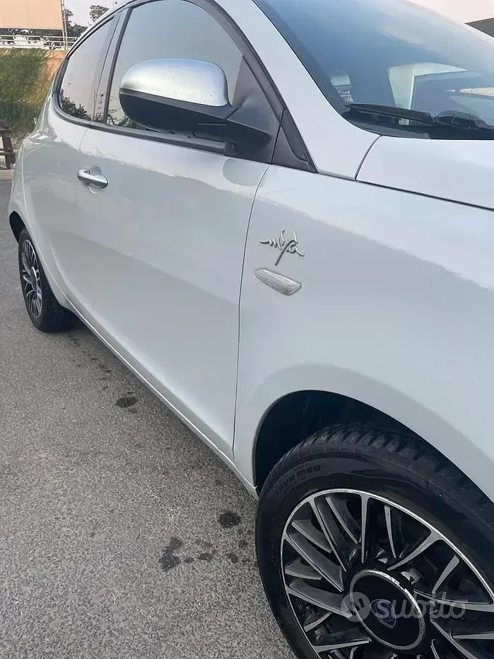 Usata Lancia Ypsilon 95 CV (69 kW) 2016 Utilitaria