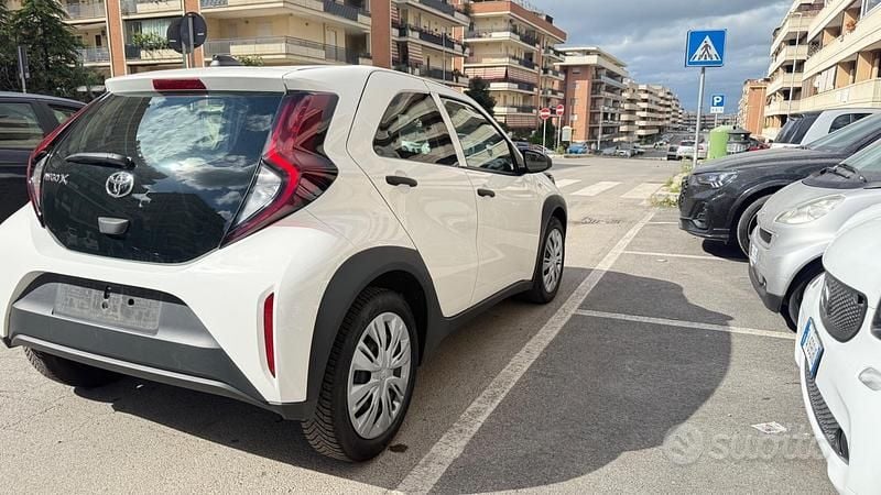 Usata Toyota Aygo X Lounge 72 CV (52 kW) 2022 Bianco SUV