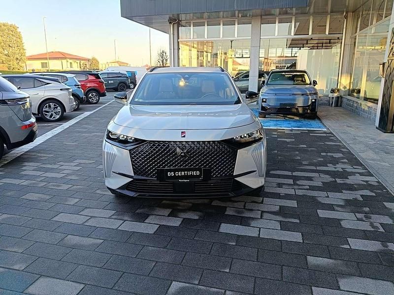 Usata DS Automobiles DS7 Crossback Performance Line Plus 181 CV (133 kW) 2023 Grigio cristallo SUV