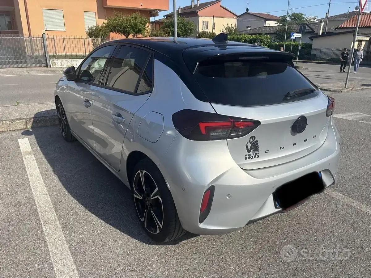 Usata Opel Corsa GS Line 101 CV (74 kW) 2024 Grigio Utilitaria