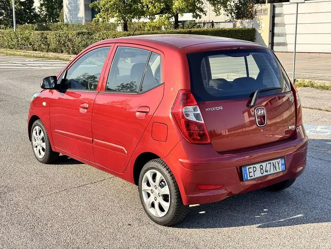 Usata Hyundai i10 Edition 86 CV (63 kW) 2012 Rosso Utilitaria