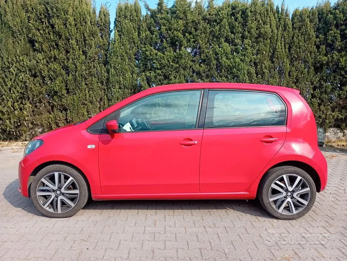 Usata Seat Mii Chic 68 CV (50 kW) 2014 Rosso Utilitaria