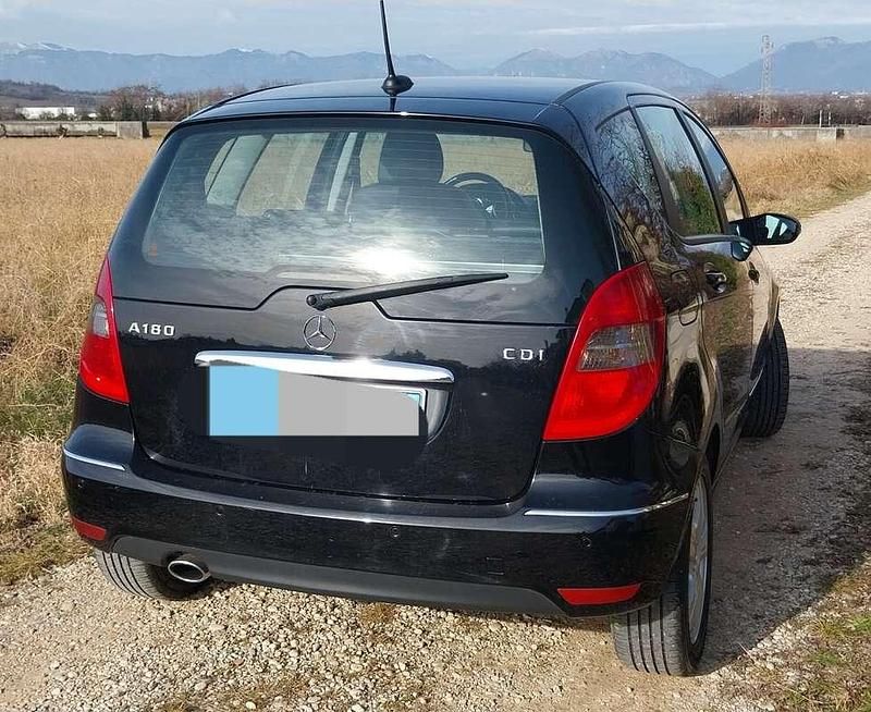 Usata Mercedes A180 Avantgarde 109 CV (80 kW) 2009 Nero Berlina