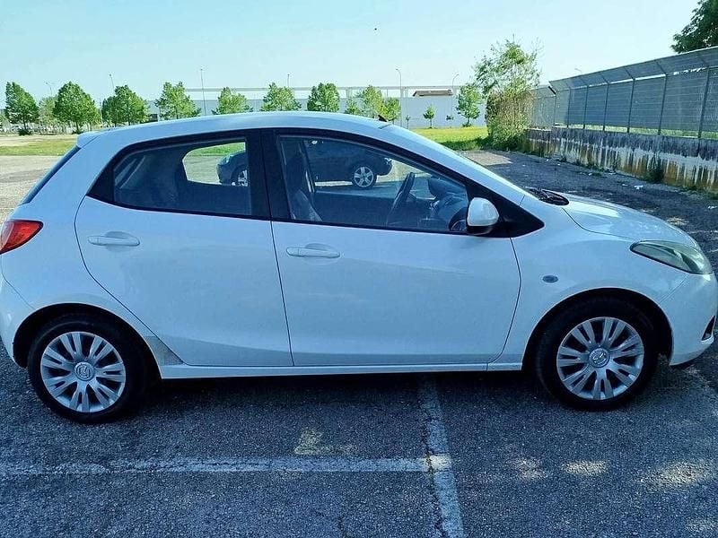 Usata Mazda 2 72 CV (52 kW) 2010 Utilitaria