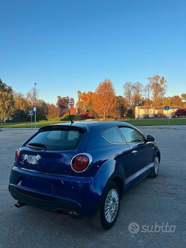 Blu Usata 2010 Alfa Romeo MiTo Due volumi | 3600 € - Immagine 1/4