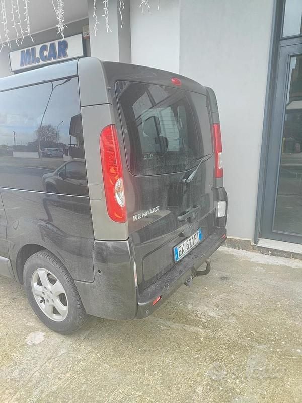 Begagnad Renault Trafic 115 HK (84 kW) 2011 Svart Minibuss
