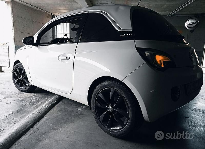 Usata Opel Adam 70 CV (51 kW) 2016 Bianco Utilitaria