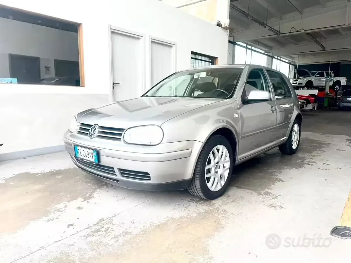 Usata VW Golf IV Highline 105 CV (77 kW) 2003 Other Berlina