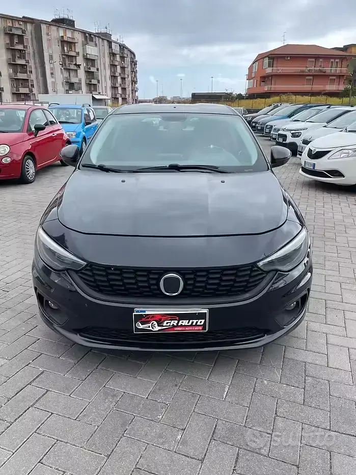 Usata Fiat Tipo Lounge 120 CV (88 kW) 2017 Nero Berlina