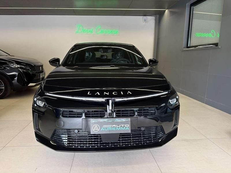 Nuova Lancia Ypsilon 101 CV (74 kW) 2025 Nero Utilitaria