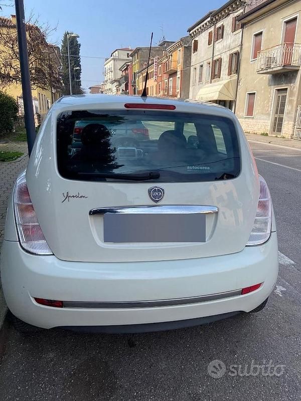 Usata Lancia Ypsilon 75 CV (55 kW) 2011 Bianco Utilitaria