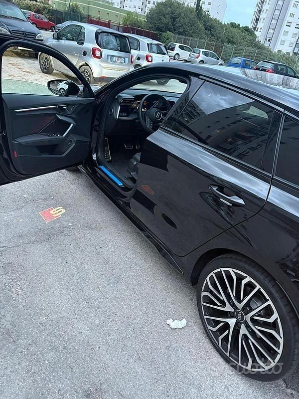 Nero Nuova 2025 Audi A3 S-Line Tre volumi | 39.000 € (Ottimo prezzo) - Immagine 1/4