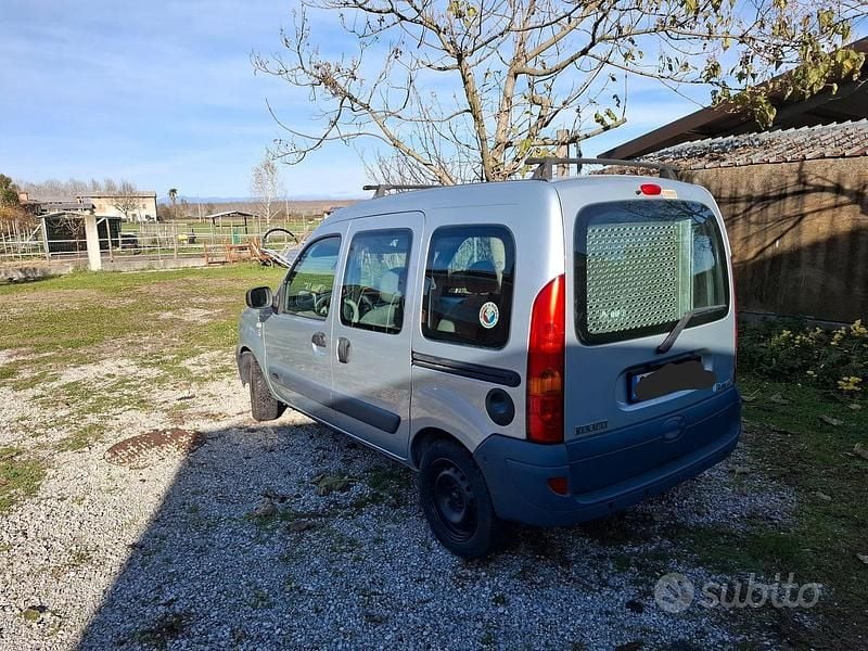 Grigio Usata 2008 Renault Kangoo Tre volumi | 5000 € - Immagine 1/4
