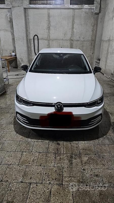 Usata VW Golf VIII 150 CV (110 kW) 2022 Bianco Utilitaria