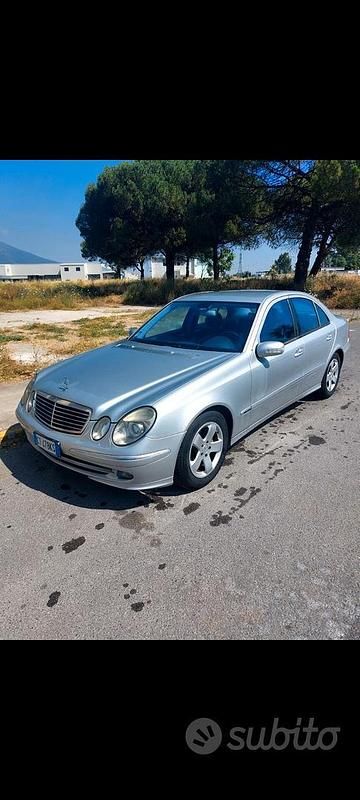 Usata Mercedes E280 Elegance 190 CV (139 kW) 2005 Grigio Berlina