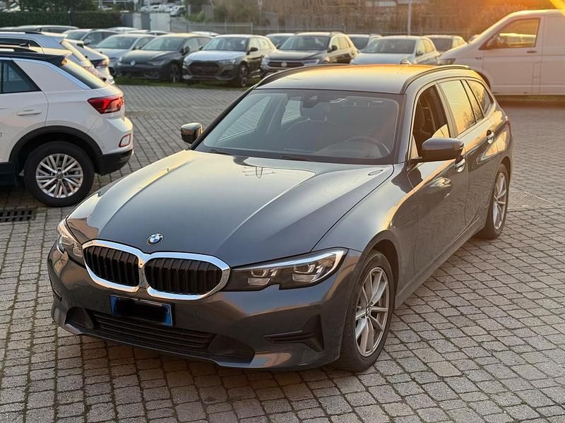 Usata BMW 320e 190 CV (139 kW) 2020 Grigio Station wagon
