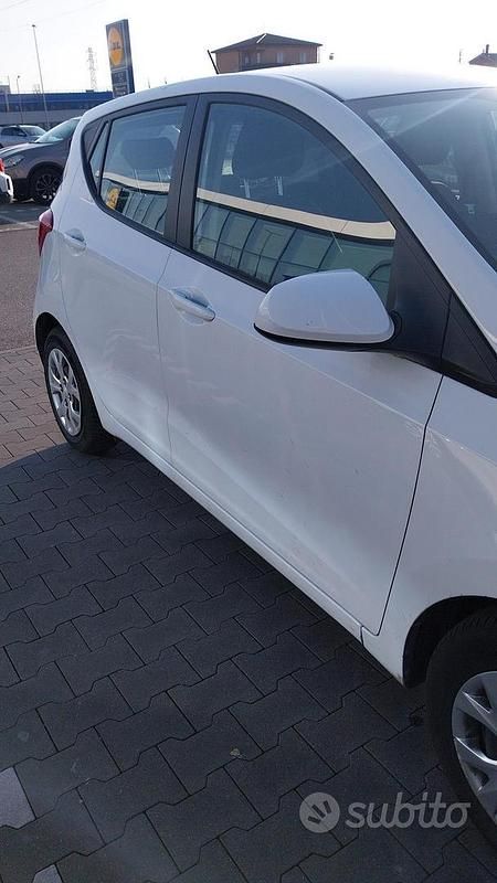 Usata Hyundai i10 69 CV (50 kW) 2016 Bianco Utilitaria