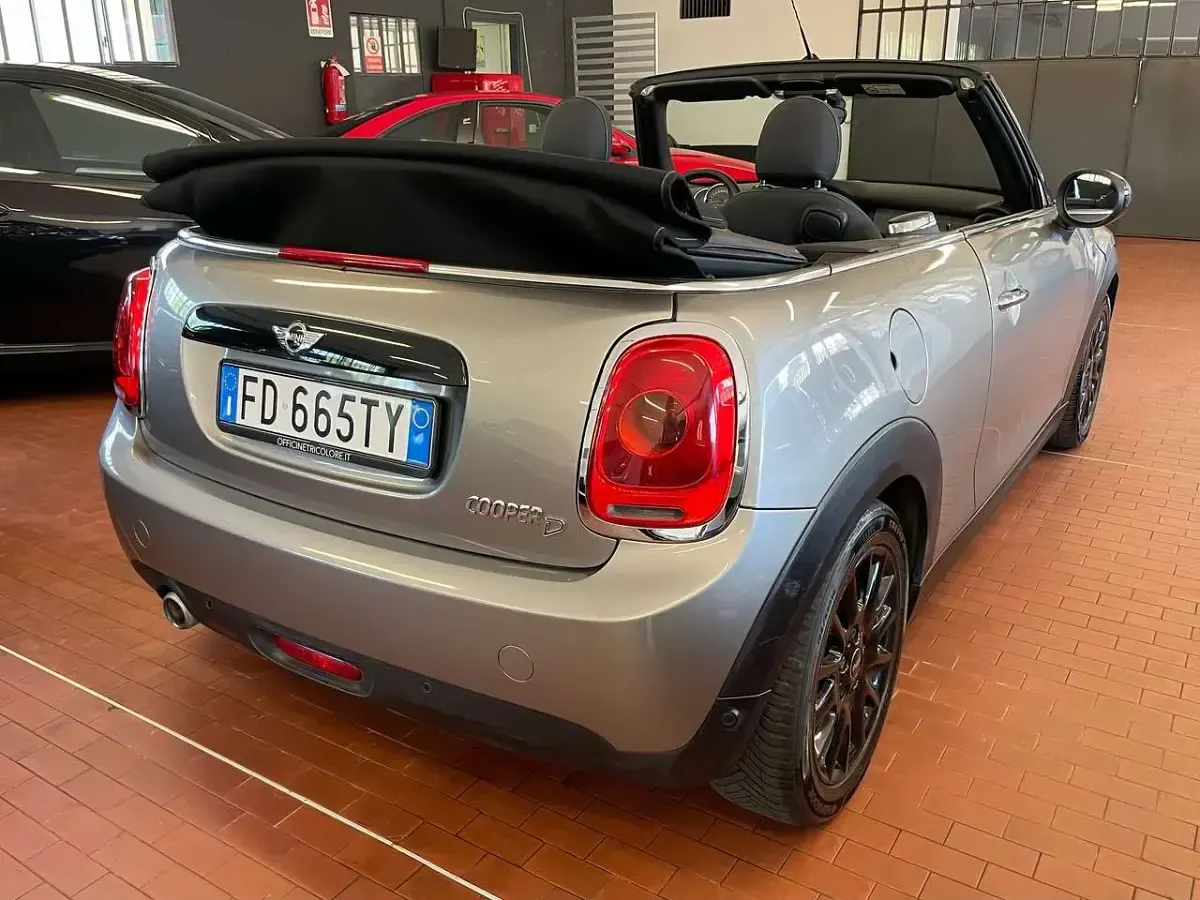 Usata Mini Cooper D Cabriolet Hype 116 CV (85 kW) 2016 Grigio Cabrio